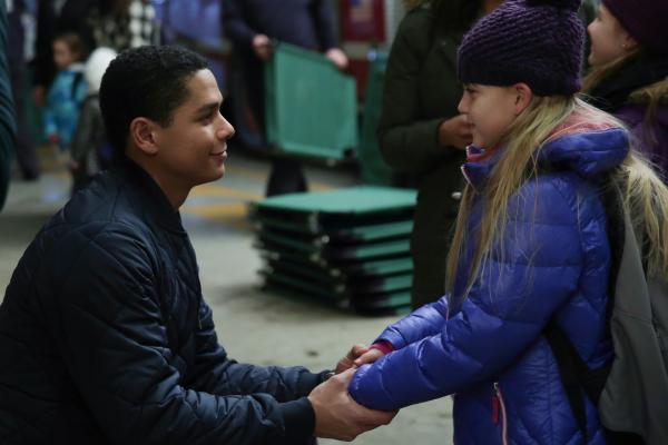 Bild 1 von 11: (l-r) Charlie Barnett as Peter Mills -- (Photo by: Elizabeth Morris/NBC)