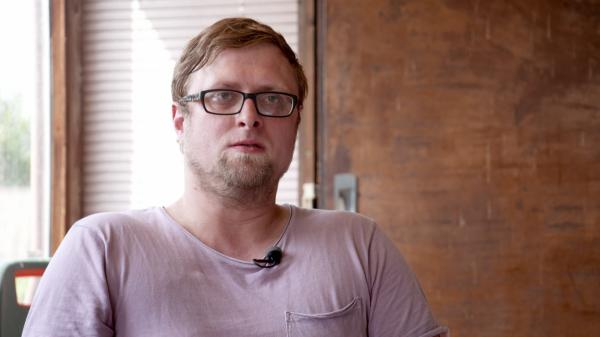 Bild 1 von 1: 31 Jahre später. Thomas Metz, ist verheiratet und Vater von zwei Töchtern. Er hat studiert und wurde Suchttherapeut.