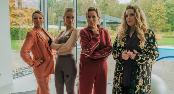 Bild 1 von 26: Kolgate (Karolina Lodyga), Koriska (Klara Lange), Maren (Maren Kroymann) und Kassandra (Diana Amft)