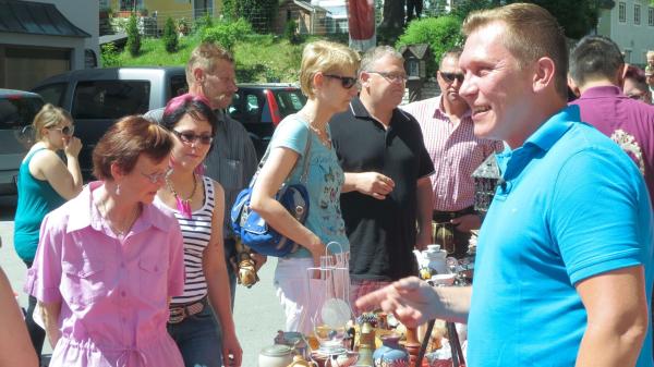 Bild 1 von 5: Otto Schulte auf dem Flohmarkt
