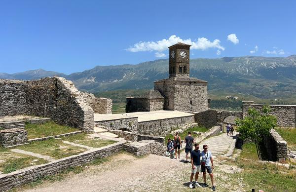 Bild 1 von 3: Uhrturm der Burg Gjirokastra.