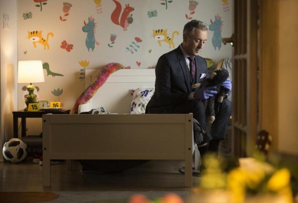 Bild 1 von 19: Dr. Dylan Reinhart (Alan Cumming)