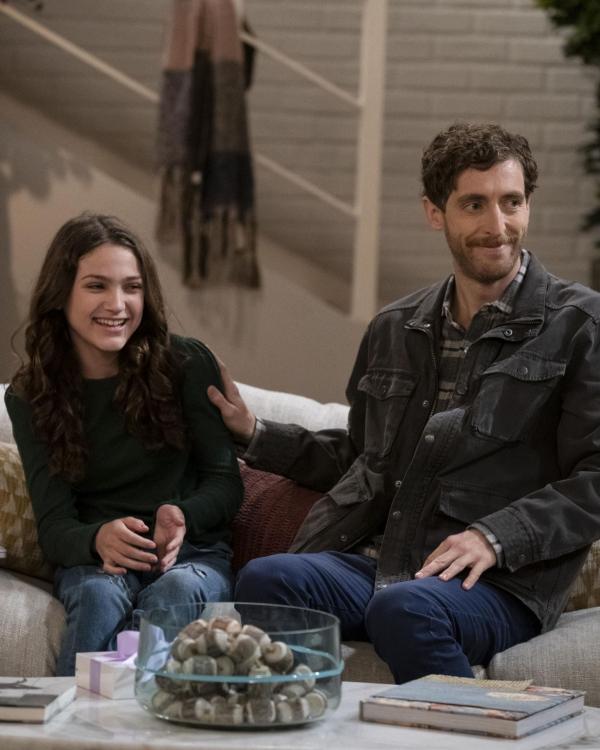 Bild 1 von 11: Maddie (Izzy G, l.); Drew Dunbar (Thomas Middleditch, r.)