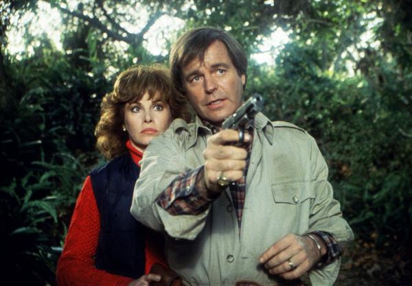 Bild 1 von 12: Jennifer Hart (Stefanie Powers, l.); Jonathan Hart (Robert Wagner, r.)