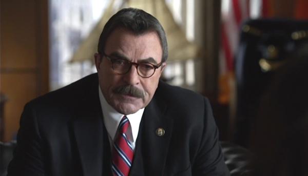 Bild 1 von 14: Frank (Tom Selleck) erfährt von Erin, dass der Bezirksstaatsanwalt Danny wegen ethischer Verstöße im Visier hat, entschließt sich jedoch dazu, dies seinem Sohn vorerst zu verschweigen ...