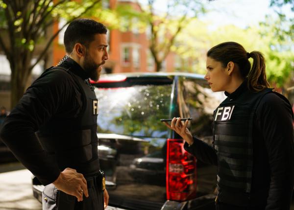 Bild 1 von 5: Special Agent Maggie Bell (Missy Peregrym, l.); Special Agent Omar Adom 'OA' Zidan (Zeeko Zaki, r.)