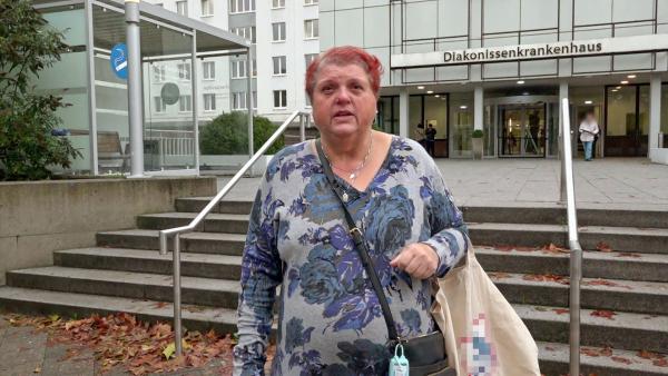 Bild 1 von 3: Carmen wurde mittlerweil erfolgreich am Bein operiert
