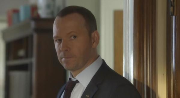 Bild 1 von 7: Dannys (Donnie Wahlberg) gefährlicher Job macht seine Frau Linda krank. Wie lange wird sie die tägliche Angst noch aushalten können?