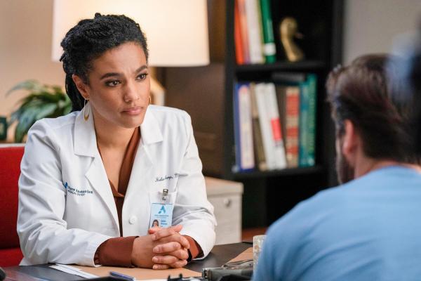 Bild 1 von 20: Im Bild: Freema Agyeman (Dr. Helen Sharpe), Ryan Eggold (Dr. Max Goodwin).