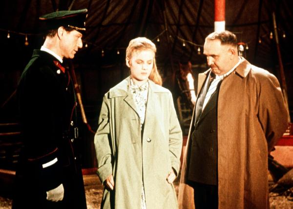 Bild 1 von 5: Im Bild (v.li.): Josef Meinrad (Karl Eibisch), Heidi Brühl (Cora), Fritz Eckhardt.