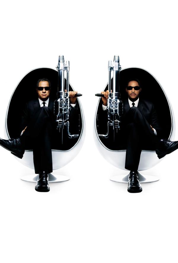 Bild 1 von 19: Die Herren in Schwarz sind zurück!: Agent J (Will Smith, r.) und Agent K (Tommy Lee Jones, l.) ...