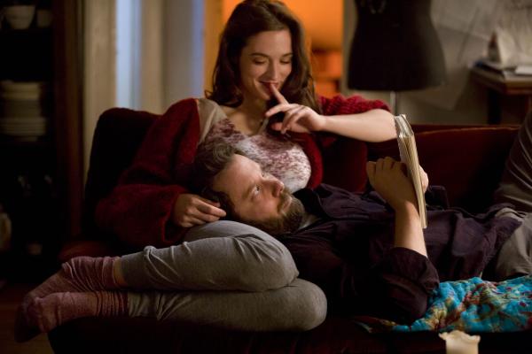 Bild 1 von 4: Lara (Friederike Becht, oben); Robert Beck (Christian Ulmen, unten)