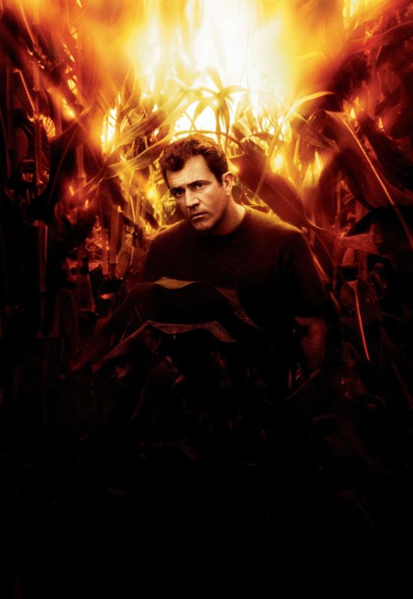 Bild 1 von 18: Manche Menschen glauben an Gott, andere an Außerirdische. Graham Hess (Mel Gibson) glaubt an gar nichts mehr. Da ist eines Tages sein Maisfeld von riesigen Kreisen durchzogen ...