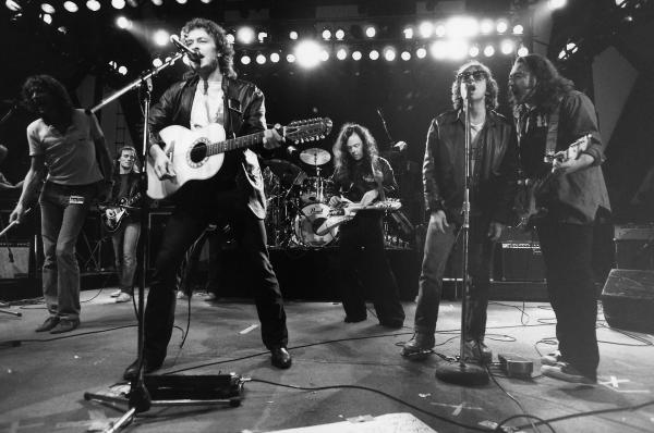 Bild 1 von 2: Wolfgang Niedecken als BAP-Frontmann 1982.