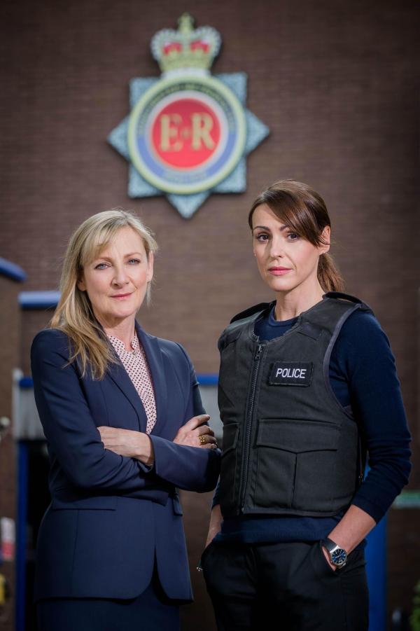 Bild 1 von 8: DC Janet Scott (Lesley Sharp, l.); DC Rachel Bailey (Suranne Jones, r.)