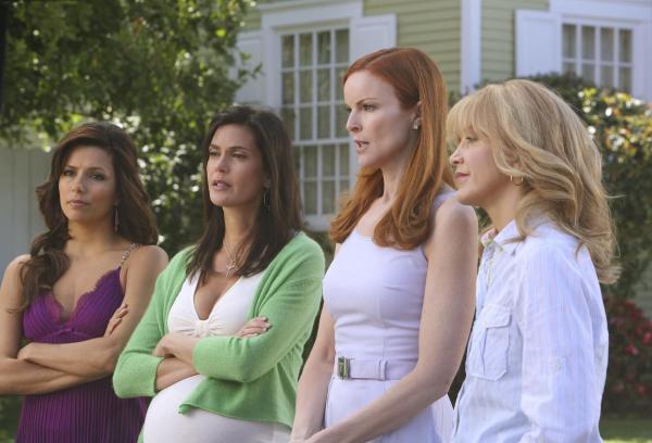 Bild 1 von 18: Verbünden sich gegen Edie: Lynette (Felicity Huffman, r.), Susan (Teri Hatcher, 2.v.l.), Gabrielle (Eva Longoria, l.) und Bree (Marcia Cross, 2.v.r.) ...