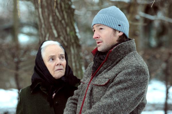 Bild 1 von 11: Gregor offenbart Theres seine Angst, dass man ihm Felix wegnimmt. Von links: Theresa (Ursula Erber) und Gregor Brunner (Holger M. Wilhelm).