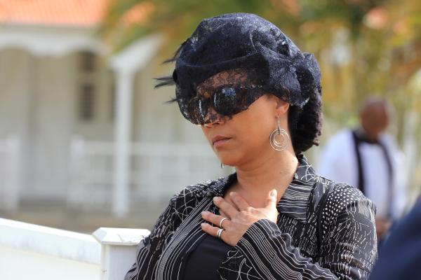 Bild 1 von 5: Auch bei Ottilie Dubois (Nimmy March) ist die Trauer groß.