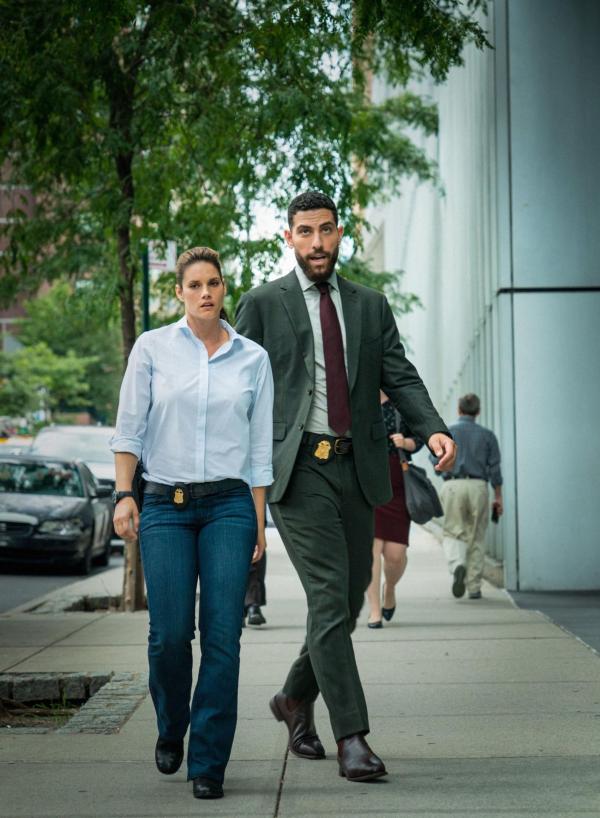 Bild 1 von 17: Special Agent Maggie Bell (Missy Peregrym, l.); Special Agent Omar Adom 'OA' Zidan (Zeeko Zaki, r.)