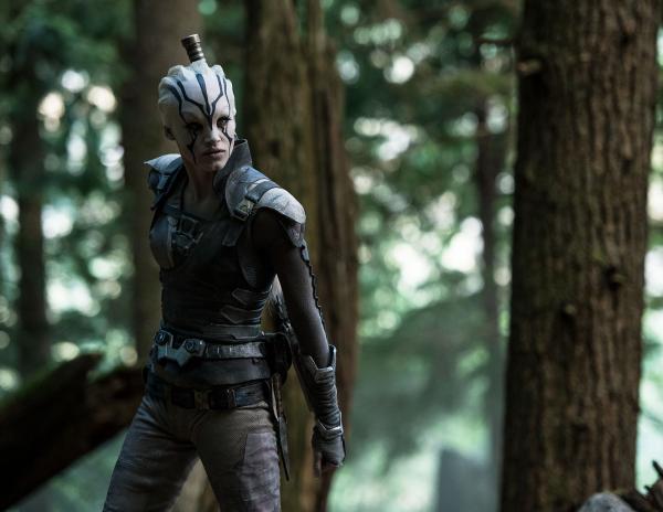 Bild 1 von 20: Sofia Boutella plays Jaylah in Star Trek Beyond from Paramount Pictures, Skydance, Bad Robot, Sneaky Shark and Perfect Storm Entertainment