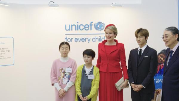 Bild 1 von 17: Im Bild: Als Ehrenpräsidentin von UNICEF Belgien engagiert sich Königin Mathilde von Belgien weltweit für die Rechte von Kindern. hier: bei ihrer Staatsvisite in Südkorea.