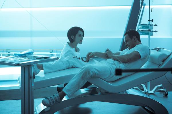 Bild 1 von 10: Sofia (Marion Cotillard, l.); Cal Lynch (Michael Fassbender, r.)