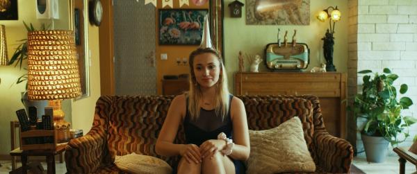 Bild 1 von 6: Lola Bouvier (Chloé Jouannet) feiert ihren Geburtstag mit den Mitgliedern der Derby Girl-Mannschaft \