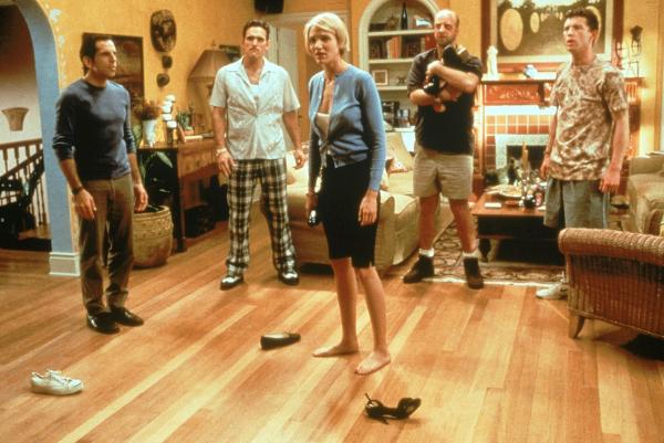 Bild 1 von 12: Die schöne Mary (Cameron Diaz, M.) hat allen den Kopf verdreht. Nun versuchen sich Ted (Ben Stiller, l.), Pat (Matt Dillon, 2.v.l.), Dom (Chris Elliot, 2.v.r.) und Tucker (Lee Evans, r.) sich gegenseitig auszustechen ...