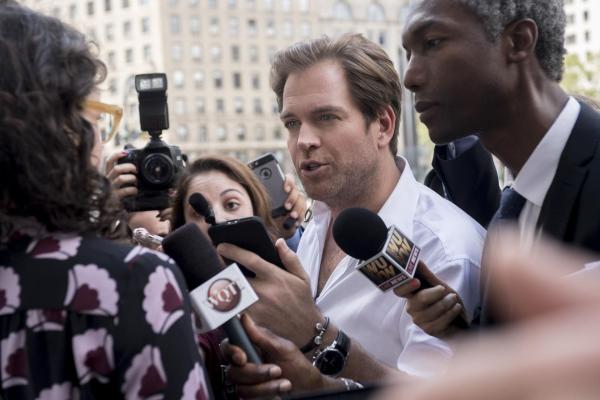 Bild 1 von 19: Als Reese Burton beschuldigt wird, einen Spitzenathleten der Hudson University ermordet zu haben, setzt Bull (Michael Weatherly, M.) alles daran, die Jury in die richtige Richtung zu lenken, denn schließlich ist die Angeklagte nach eigener Aussage selbst Opfer. Genau das aber macht den Fall so kompliziert und hat dazu geführt, dass die Jury voreingenommen ist ...