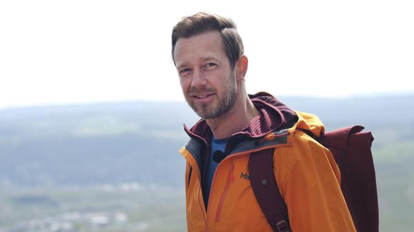 Bild 1 von 4: Moderator Arndt auf dem Moselsteig.