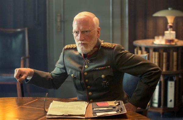 Bild 1 von 14: Im Bild: General Major Seegers (Ernst Stötzner) steht unter Anklage.