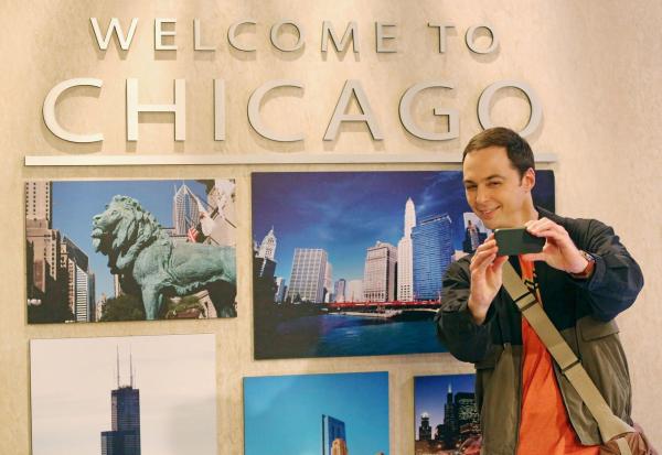 Bild 1 von 30: Während Sheldon (Jim Parsons) noch unterwegs ist, muss Howard mit dem Zusammenspiel zwischen Stuart und seiner Mutter zurechtkommen ...