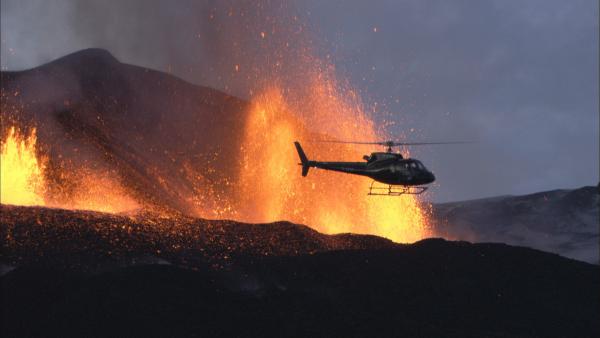 Bild 1 von 3: Jeder Ausbruch verdeutlicht die ungeheure Kraft der Vulkane - und die Gefahr, die von ihnen ausgeht. Weltweit leben mehr als 800 Millionen Menschen in der Nachbarschaft solcher gefährlichen Feuerberge.