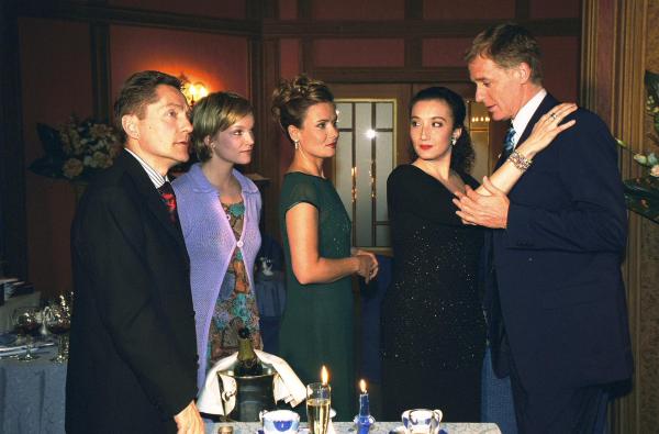 Bild 1 von 5: Im Bild (v.li.): Udo Schenk (Mario Steinbach), Aline Hochscheid (Muriel Steinbach), Jenny Jürgens (Ruth Hofstätter), Konstanze Breitebner (Carla Prinz), Albert Fortell (Felix Hofstätter).