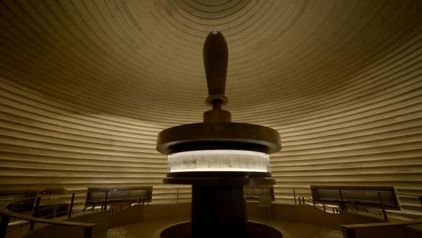 Bild 1 von 3: Der Schrein des Buches im Israel-Museum in Jerusalem. Hier werden  auch Schriftrollen aus Qumran, darunter Teile des Alten Testaments, aufbewahrt.