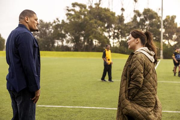 Bild 1 von 4: Terry (Willie Mason, l.); Huela (Emma Lung, r.)