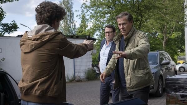 Bild 1 von 7: (v.l.n.r.) Arthur Grün (Nico Ramon Kleemann); Lars Englen (Ingo Naujoks); Finn Kiesewetter (Sven Martinek)
