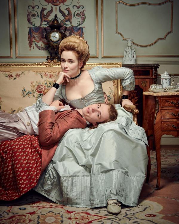 Bild 1 von 13: Valmont (Nicholas Denton, l.); Camille (Alice Englert, r.)