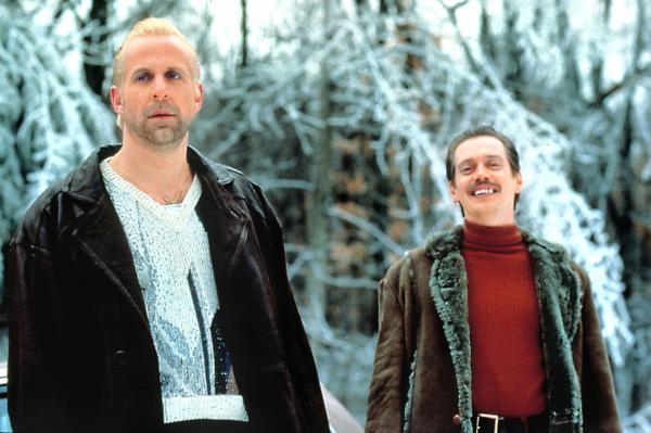 Bild 1 von 9: Die Ganoven Gaear Grimsrud (Peter Stormare, li.) und Carl Showalter (Steve Buscemi, re.)