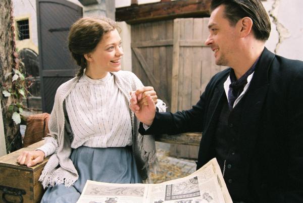 Bild 1 von 21: Im Bild: Heike Makatsch (Margarete Steiff), Hary Prinz (Julius).