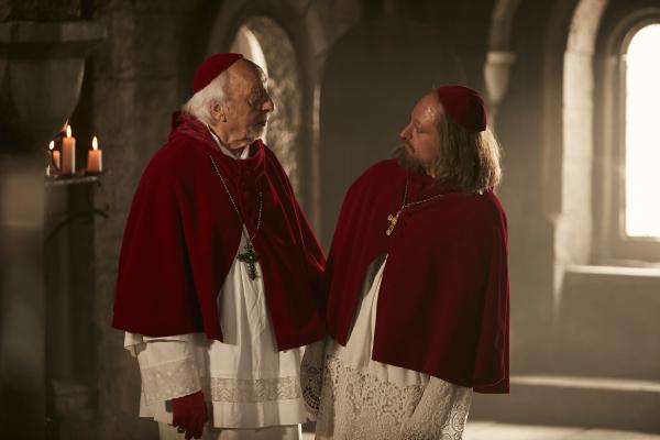 Bild 1 von 6: Itzi Bitzi Gegenpapst - wer ist denn hier das richtige Oberhaupt? Gaststar Karl Dall (l.) oder Max Giermann (r.) als Karl Dall-Papst?