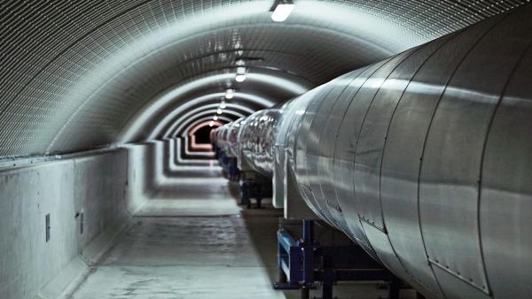 Bild 1 von 3: Der Gravitationswellendetektor Virgo in der Toskana misst Wellen in der Raumzeit, die von Supernovae oder Schwarzen Löchern ausgehen.