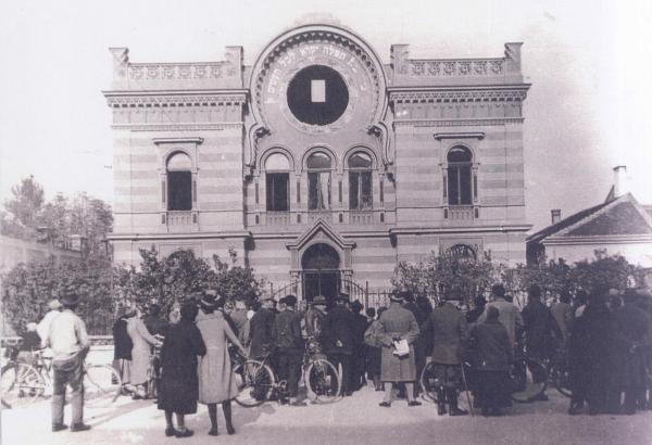 Bild 1 von 5: Im Bild: Die Synagoge Wr. Neustadt kurz nach dem Novemberpogrom.