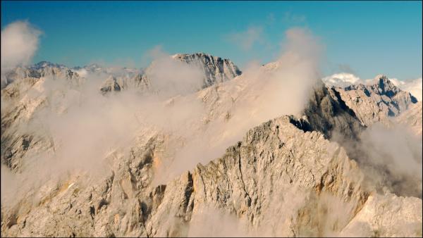 Bild 1 von 5: Gipfel im Nebel.