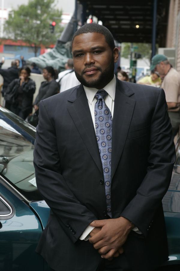 Bild 1 von 5: Anthony Anderson as Det. Kevin Bernard -- NBC