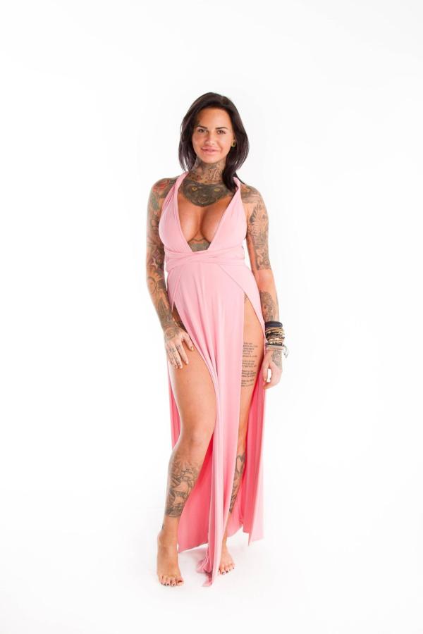 Bild 1 von 6: Reality Sternchen Jemma Lucy ist mit ihrem offenherzigen Look und den viel zu knappen Outfits eine echte Herausforderung für das Umstyling Team, denn sie soll einen edgy aber auch eleganten Look erhalten ...