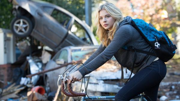 Bild 1 von 5: Alienangriff: Cassie (Chloë Grace Moretz) kämpft ums Überleben...