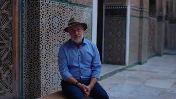 Bild 1 von 13: Harald Lesch in der Bou-Inania-Madrasa in Fès, Marokko