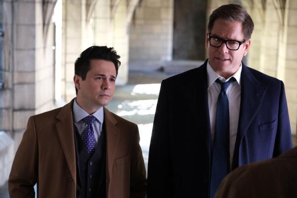 Bild 1 von 12: Benny Colón (Freddy Rodríguez, l.); Dr. Jason Bull (Michael Weatherly, r.)