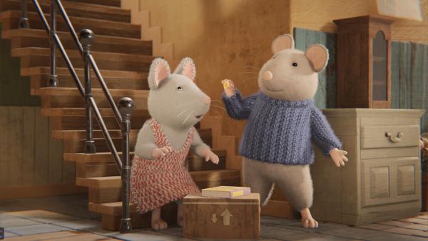 Bild 1 von 3: Sam (r.) zeigt Julia (l.), wie er auf magische Weise eine Münze verschwinden lassen kann. Er lernt gerade mit Hilfe eines Buches verschiedene Zaubertricks.